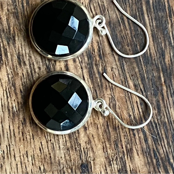 Sterling silver black circle earrings - Picture 7 of 10